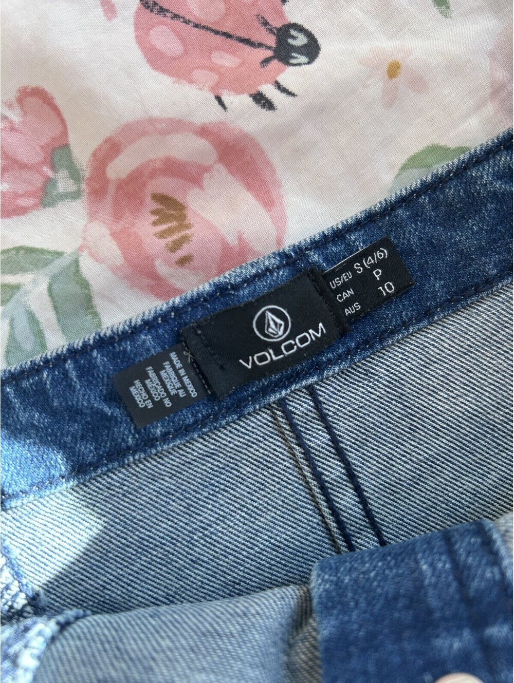 Volcom Denim Mini Dress Blue Button Front Raw Hem Sleeveless Medium Wash Size S - Picture 3 of 9
